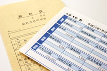 「1位は昨年より26万円ダウン」職種別平均年収ランキング　2位は「投資銀行業務」（932万円）