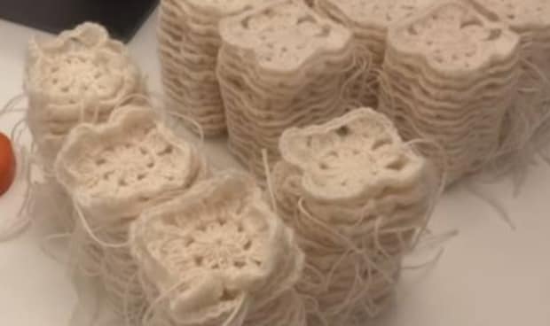 毛糸でお花を大量に編んでつなげると…… とんでもなく壮大な1着が完成し「天才すぎます」「信じられない!」と88万再生【海外編み物記事まとめ】