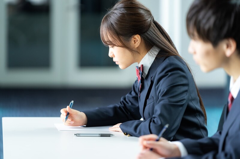 【地元の社会人に聞いた】優秀な生徒が多いと思う「兵庫県の私立高校」ランキング！　2位は「関西学院高等部」、1位は？