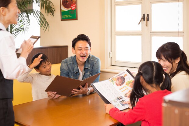 【30代以下が選ぶ】高級レストランくらいうまい「ファミレスチェーン」ランキング! 2位は「びっくりドンキー」、1位は?