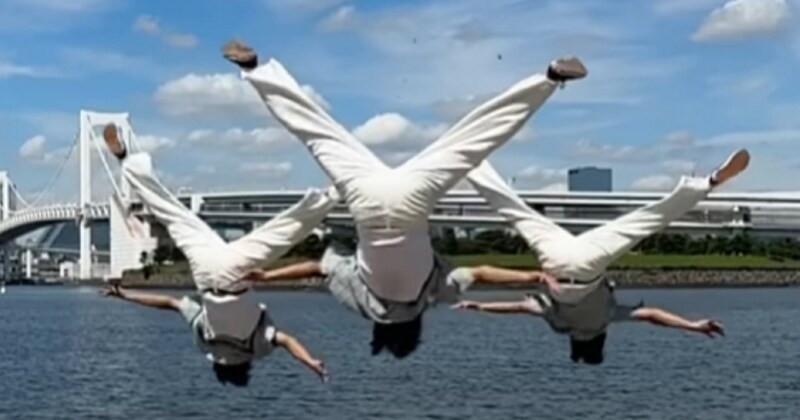 一卵性三つ子グループ「佐藤三兄弟」、“見分けがつかない晴れ着姿”が難問すぎる 現場では「とにかく周りを混乱させている」