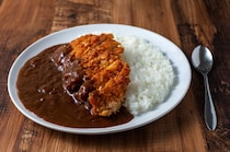 【画像：「東京都のカツカレーの名店」10選を見る】