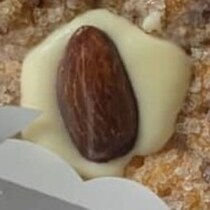 妻が持ってきた6個1114円のお菓子→夫が「駅のお土産」と思い、軽いノリで食べたら……　「ナニコレ」衝撃の正体に「勝手に食べてごめんなさい」