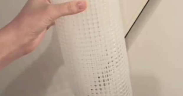 ダイソーの毛糸をネットに通すだけで……　“編まない”便利アイテムに「とってもかわいい」「販売してほしい！」