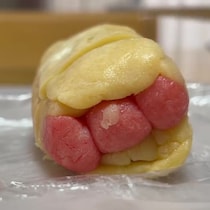 お顔シワシワの“アンパンマン”クッキー→切ったら……　まさかの中身に「声出た」「やめてお腹いたいw」と103万再生