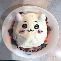 クリスマスの「手作りちいかわケーキ」が話題　「バランス難しそうなのにすごい！」　個性的な作品は他にも