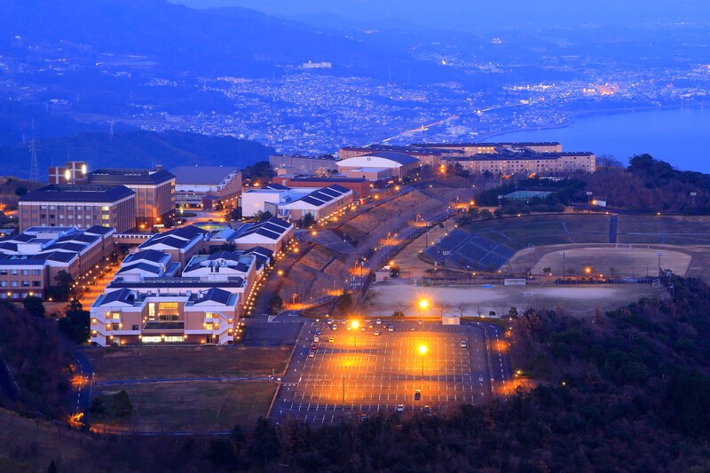 「世界の縮図のような大学」“字面がかっこいい九州の私立大”といえば？　実際の学生の声「個性的でとにかく面白い」「積極的に発表しないといい成績がもらえない」
