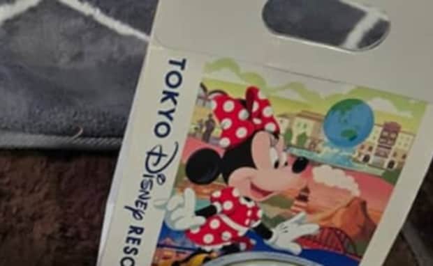 友人がくれたディズニーのお土産→「えええ??!!」　“衝撃の価格”に「二度見したわ」「友だち神か」「まじ優しい」驚きの声続出