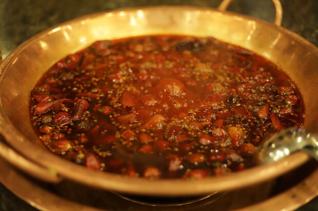 「世界最強に美味い」「何年愛用してるんだろ笑」SNSでも話題の“火鍋の素”って? 「ホントにお店で食べる以上のクオリティ」「辛さも調節できて◎」