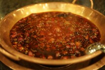 「世界最強に美味い」「何年愛用してるんだろ笑」SNSでも話題の“火鍋の素”って？　「ホントにお店で食べる以上のクオリティ」「辛さも調節できて◎」