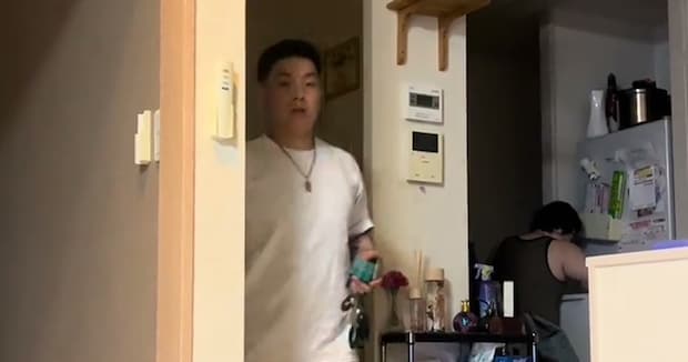 こっそり帰省した姉→何も知らない弟が、姉を見つけると……「やばい笑」「こんな弟がほしかった」“まさかの反応”が220万再生