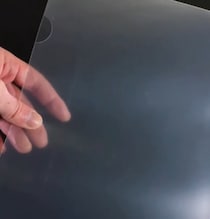 100均のクリアファイルとストローを組み合わせると……　驚きの完成品が7万再生