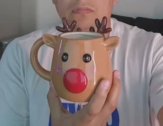 妻がいれたコーヒー→夫が飲もうとするが……「命がけの愛だね」「死ぬほど笑ったw」　まさかの光景が1120万再生【海外】