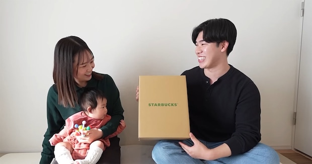 スタバの8800円福袋、夫がついに当選→妻と一緒に開封すると……　大興奮の中身に「いいなー！」「当たりですね」