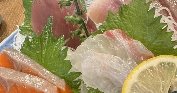 お刺身を注文→小皿にしょうゆを入れたら……「これは間違える」 “まさかの光景”が14万表示 「さすがにワナ」「やっちゃった感」