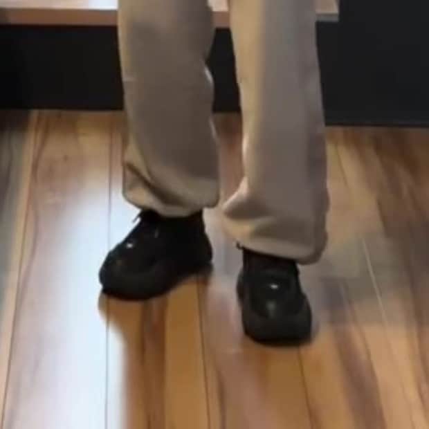 37歳主婦、ユニクロのフリースを着たら…… 部屋着に見えない“驚きのコーデ”に「素敵」「今すぐ真似したい!」