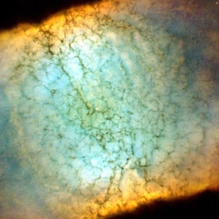 星の最期が宇宙に描いた“網膜”　ハッブル宇宙望遠鏡が捉えた、あまりに美しい網膜星雲「IC 4406」