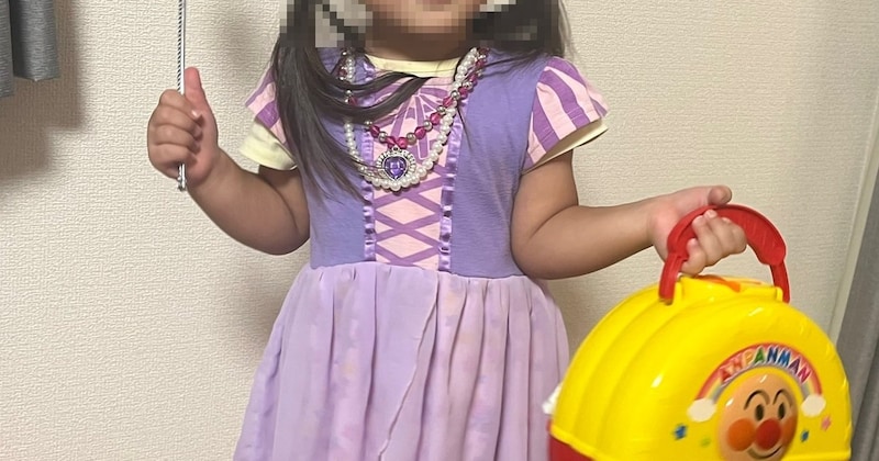 「プリンセス命」だった2歳娘→4歳で“まさかの方向転換”！　480万表示の変貌ぶりに「笑ったw」「どちらもかわいい」