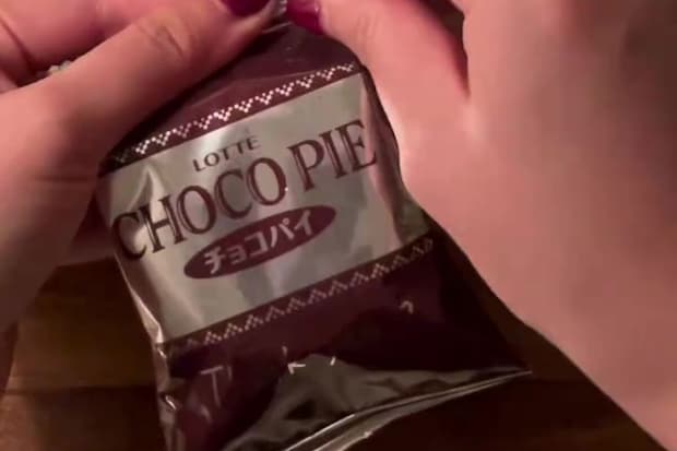 チョコパイを開けたら……　まさかの中身に「誰か嘘だと言って？」「今すぐかぶりつきたい」と130万再生
