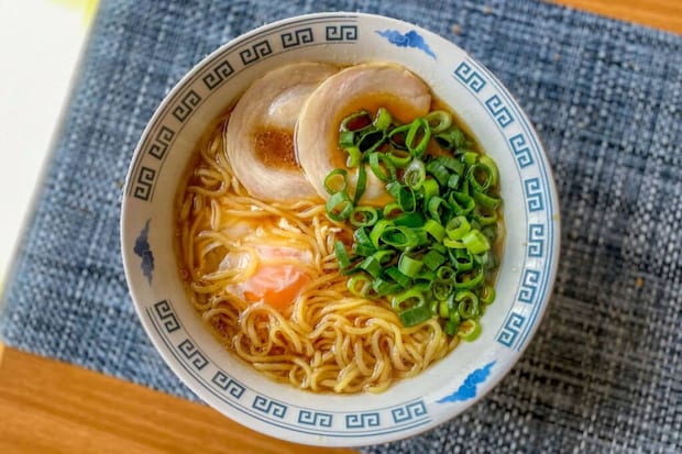 【30～40代に聞いた】リピートしたことがある「袋麺シリーズ」ランキング！　2位は「チキンラーメン」、1位は？