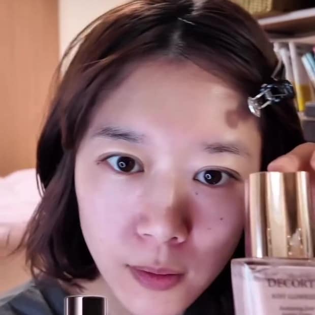 37歳女性、寝起きすっぴんから“7分”でフルメイク→思わず真似したくなる仕上がりに「素敵」「20代にしか見えん」