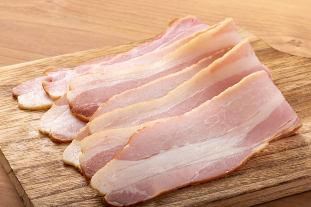 アメリカ在住のママ「朝はカリカリベーコンですよね」→オーブンで焼くと…… 40万表示の完成品に「ベーコンはどこですか?」「深夜の2時に大爆笑」