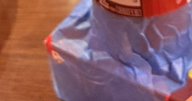 忘年会でゲットした“謎の景品”→開けると……「これはプロですｗ」　大人歓喜の“まさかの正体”に「巧妙過ぎる」