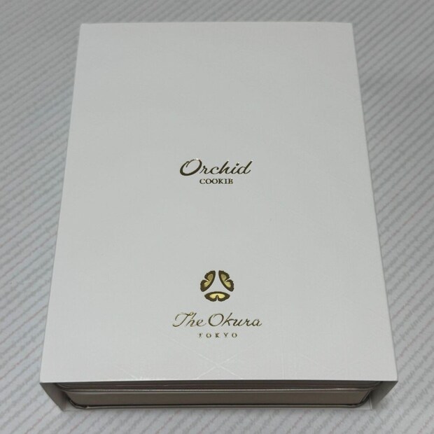 ホテルオークラで、ちょっと高いクッキー缶を購入→ふたを開けたら…… 「はえ~」まさかの中身が92万表示