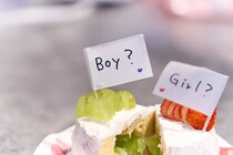 「痺れるwww」衝撃の性別発表サプライズが170万表示突破　夫がひっくり返る“光景”に「最高」