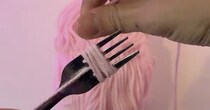 フォークに“ピンクの毛糸”を巻き付けていくと……　驚きの完成品が1240万再生　「なんてステキなの！」「本当に天才」【海外】