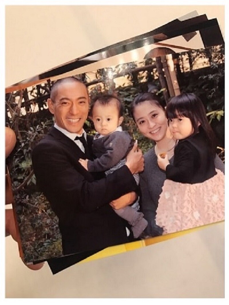 「ますますママに似てきた」　市川團十郎の14歳長女、ファッションショーの初ランウェイ姿に反響　“別人メイク”に本人「自分の顔じゃないみたい」