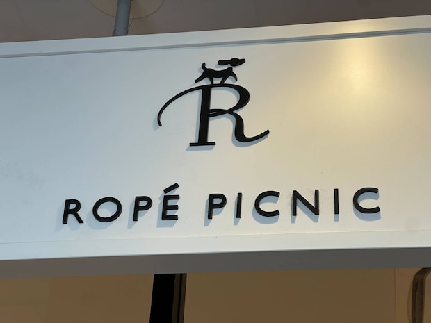 「毎年買うお気に入り」ROPE PICNIC(ロペピクニック)の“フーデッドコート”が大好評! 「軽くてあたたかいコート」「パンツでもスカートでも合いそう」