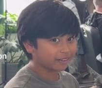 あどけない少年が「お父さんみたいになりたい」→憧れへの大変身が200万再生　「待って」「うわああ！めちゃくちゃいいじゃん！」【海外】