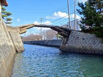 ことわざそのまま！　“叩いてから渡りたい石橋”が発見される　衝撃のビジュアルに「こんなん怖くて渡れねぇよ…」「ガクブルしそう」