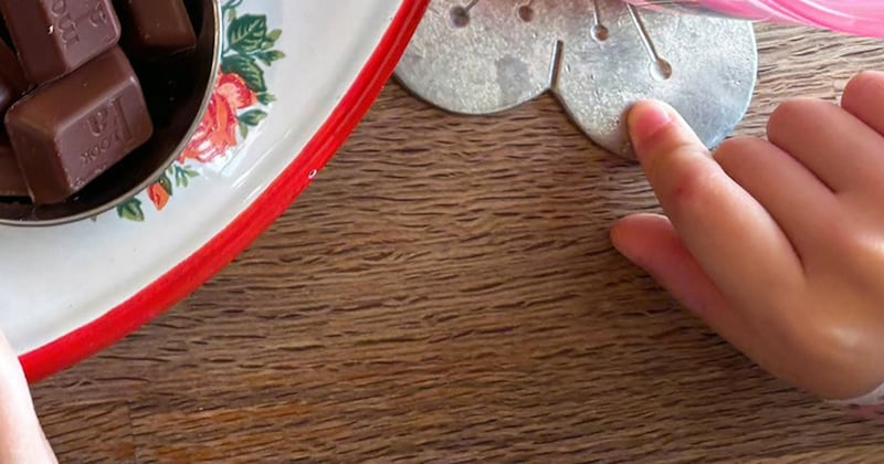 寝起きの5歳娘「今日お菓子の日がいい！」→ママが用意した“夢のような一皿”に「幸せが詰まってる」「大人だけどやりたい」