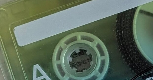 レジに持って行ったら店員に「ああ!」と驚かれ…… “めっちゃ刺さった”アイテムに「引っ張っちゃっていいんですかね」520万表示