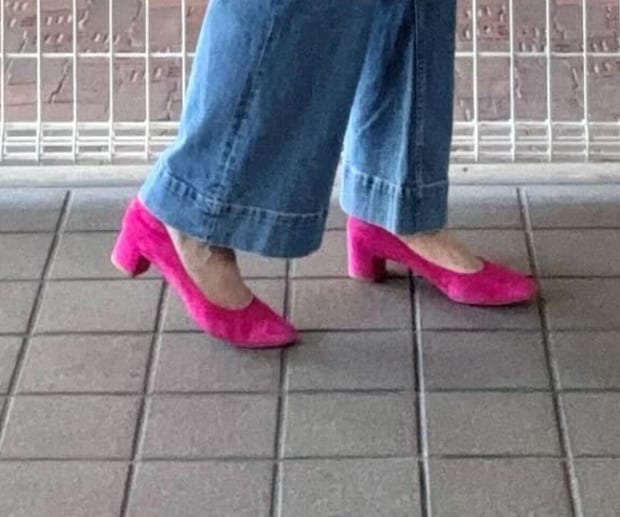 50歳ママ、ユニクロの服を着たら……　「いやいやオシャレだし可愛すぎ」驚きのコーデに「真似したい」「完璧だわ」