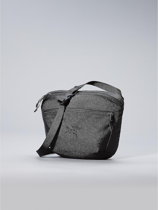 「もう他のバッグには戻れません」 アークテリクスの“バッグ”が天才的発明　「背面の隠しポケットが神」「500mlボトルも入る」