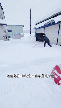 北海道民が紹介する日々の除雪作業！　スコップでサクサク整える様子は大変そうだけど見ていて爽快！