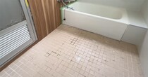 「冬場はホントに寒い！」築35年のお風呂場→DIYで床を一新したら……　足元快適で「ピシッとしますね」「アイデア頂き」