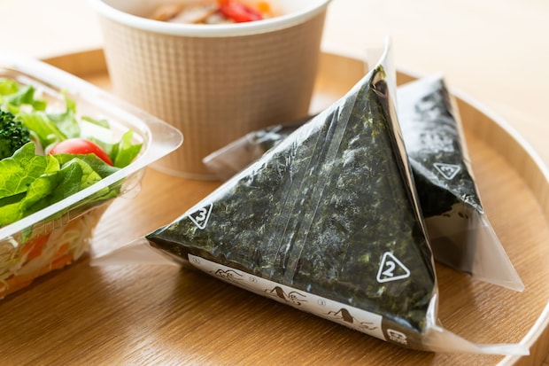 「コンビニおにぎり」人気ランキングTOP5! 1位は主要4社すべてで“ツナマヨ”! 低価格帯おにぎりも急成長