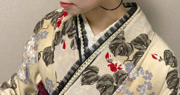 成人式の前日、髪飾りを探していた娘→100均材料で手作りしたら……　まさかの姿に「マジで100均ですか？」「何をどうすればこんな……」