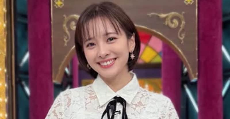 女子アナが“人気アニメのコスプレ”に挑戦した結果……「それやるんかいw」“衝撃の完成度”に「チョイス最高」「すごすぎw」