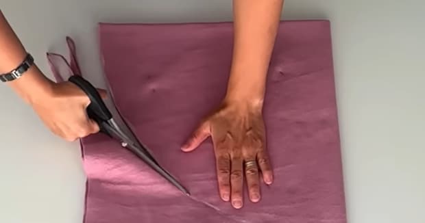 70センチ四方の布、丸く切って縫い合わせると……　まさかのアイテム完成に　「こういうの待ってた」「なんて美しいの！」【海外】