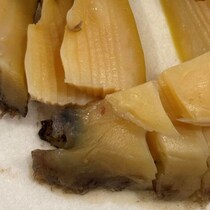 高級なアワビを食べようとしたら……　中から“さらに高価なもの”発見「でっか！」「何これ」「強運の持ち主ですね」