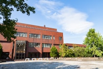 「サポートがとても手厚い」　“学生評価の高い地方国立大学”って？　ランキング上位に「現場で役立つ内容がしっかり」「採用試験において圧倒的な合格率」の声