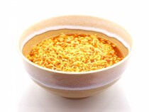 【北海道・東北在住者に聞いた】トッピングなしでもうまい「袋麺」ランキング！　2位は「日清ラ王」、1位は？