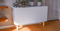 カラーボックスを横に倒して……　簡単にできる“オシャレ収納アレンジ”が目からウロコ「高級感出る」「素敵な発想力」