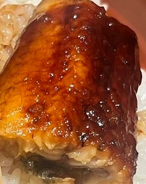 500円の「ミニうなぎ丼」を注文→届いたのは……　「へぇっ!?」衝撃の光景に「これはあかん」「ある意味すごいwwww」