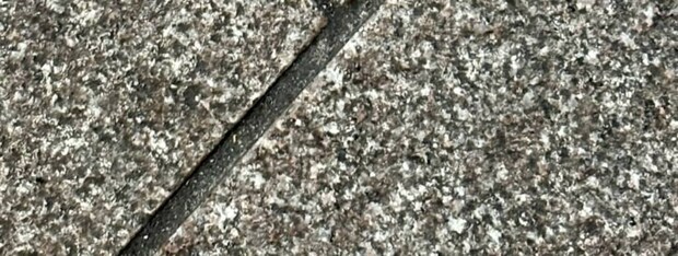 「これ考えた人、誰!?」京都の路面をよく見ると…… 足元の“ちいさな仕掛け”に反響「日本で1番好き」